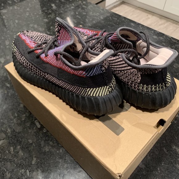 Yeezy Boost 350 V2 Yecheil (Non-Reflective) - Picture 3 of 4